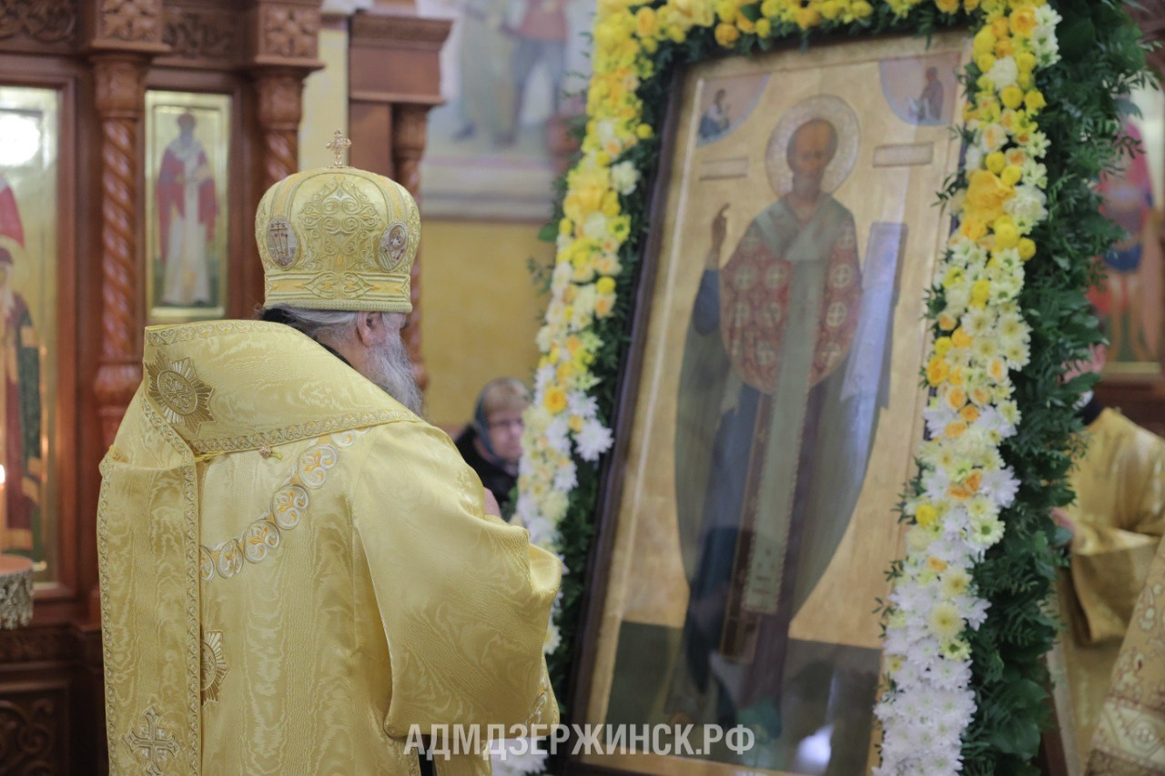 Митрополит Нижегородский и Арзамасский Георгий посетил Дзержинск и передал  дзержинскому храму отреставрированную икону - Администрация города  Дзержинска